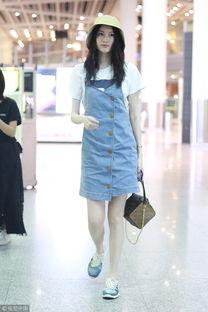 明星穿的背带裙,明星演绎复古背带裙新风尚