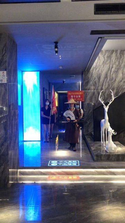 探店足浴店的网红,舒适体验，养生新潮流