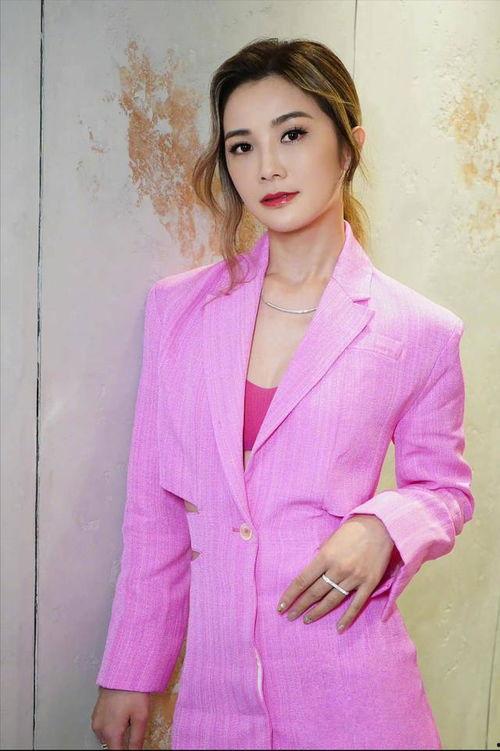 香港明星蔡卓妍照片,光影交织下的魅力女神