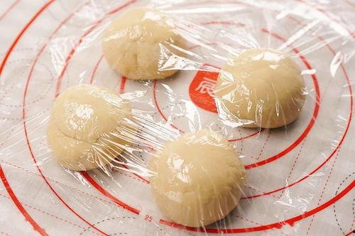 网红爆浆酸奶麻花,网红美食新宠，一口爆浆，回味无穷！